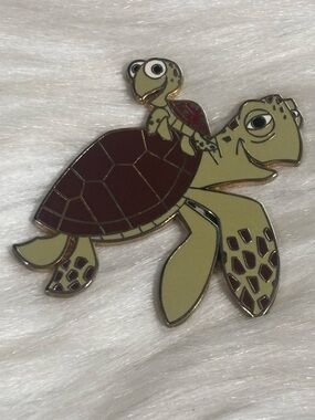 Disney Crush and Squirt - Turtle - Finding Nemo Pin 2008